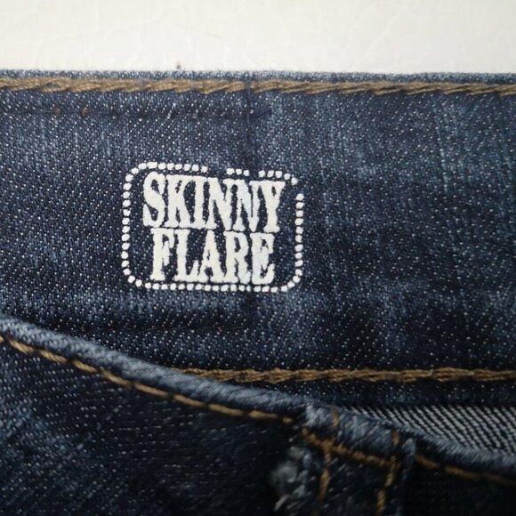 Bluenotes Ladies Size 31/30 Skinny Flare Carly Medium/Dark Wash Blue Jeans - Picture 4 of 14